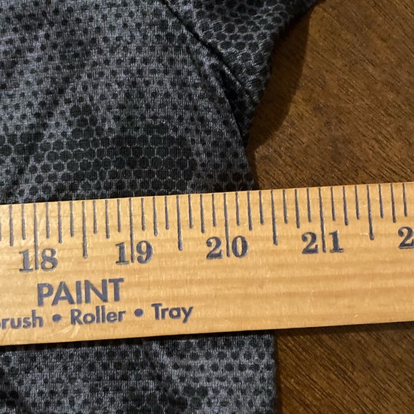 Men’s Size Large TapOut Black Camo Shirt - Picture 9 of 11